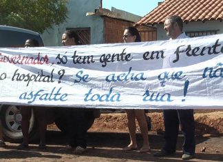 Governador Flávio Dino visita Balsas em meio a faixas de protesto
