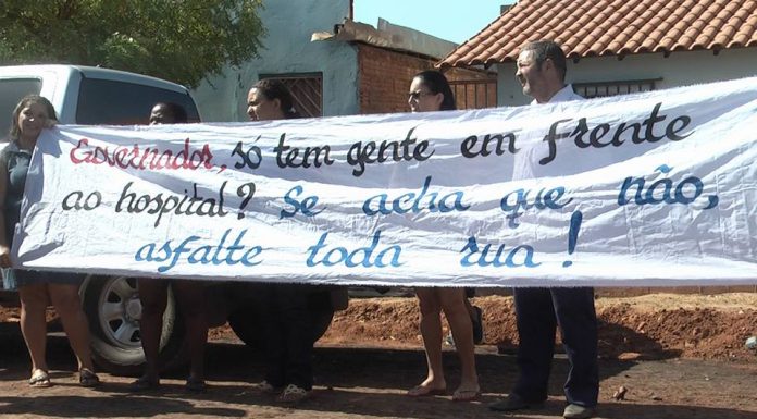 Governador Flávio Dino visita Balsas em meio a faixas de protesto