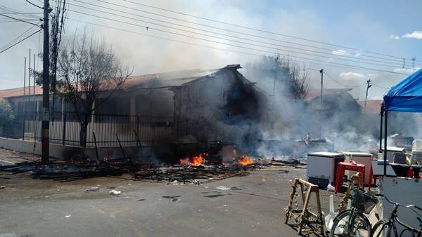 Incêndio atinge barracas de palha do “Parazão” em São Raimundo das Mangabeiras