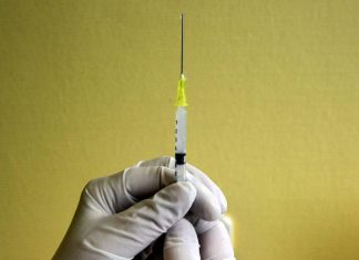 Vacina contra a dengue é vendida a preços de R$ 750 a R$ 915