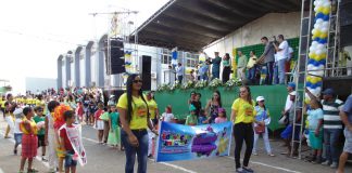 Desfile de 07 de setembro, em Balsas/MA, crianças pedem socorro