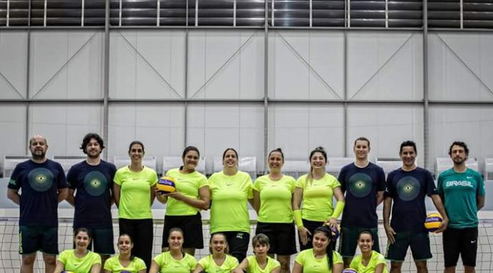 Vôlei sentado: Brasil arrasa a Holanda, garante 1º lugar aguarda rival na semi
