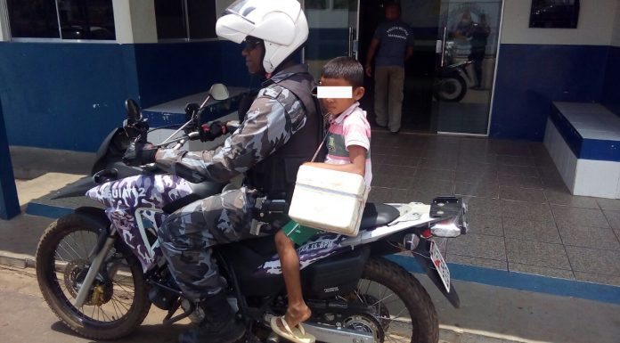 Polícia livra criança de surra, em casa, após roubo.