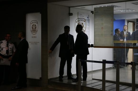 Collor, Lobão e Sarney são citados por preso da PF