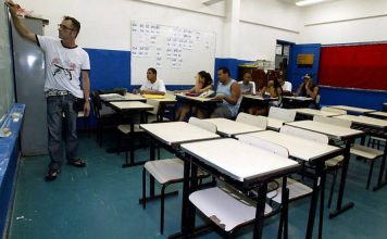 Sobram vagas no ensino superior público e privado