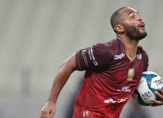 Zé Carlos marca no fim e dá vitória ao Fortaleza sobre o Moto no Castelão