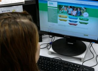 Fies abre inscrições ao meio-dia, diz MEC