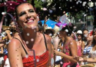 Mulheres lançam campanhas contra o assédio no carnaval