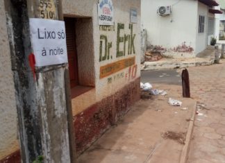 DENÚNCIA: Mesmo com avisos, população põe lixo nas ruas fora de horário solicitado