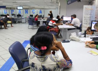 Agências da Caixa abrem mais cedo para saques do FGTS nesta segunda-feira (13)