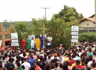Via Sacra em Balsas leva milhares de fiéis atrás da cruz.