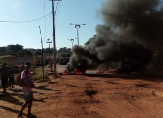 Moradores do bairro Flora Rica, em Balsas, paralisam MA 006