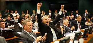 Câmara deve votar hoje reforma trabalhista.
