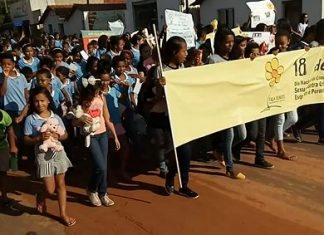 Alunos de escola pública manifestam contra abuso e a exploração sexual de crianças e adolescentes, em Balsas