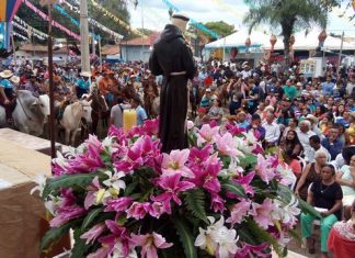 Missa do Vaqueiro: mais fiéis devotos, menos vaqueiros a cavalo