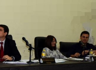 Câmara Municipal aprova Projeto de Lei que dá direitos de férias e 13º a vereadores e executivo