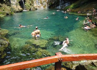 Iniciar o Ano Novo sob as águas das cachoeiras na Chapada das Mesas também lava a alma do ano velho