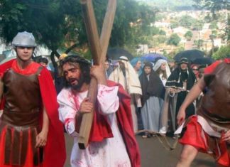 Pastoral da Juventude encena Paixão de Cristo nesta Sexta-Feira Santa