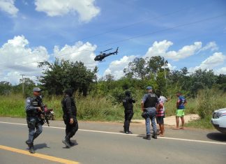 Policiais Militares e Corpo de Bombeiros fazem cerco a bandido que matou policial do Corpo de Bombeiros
