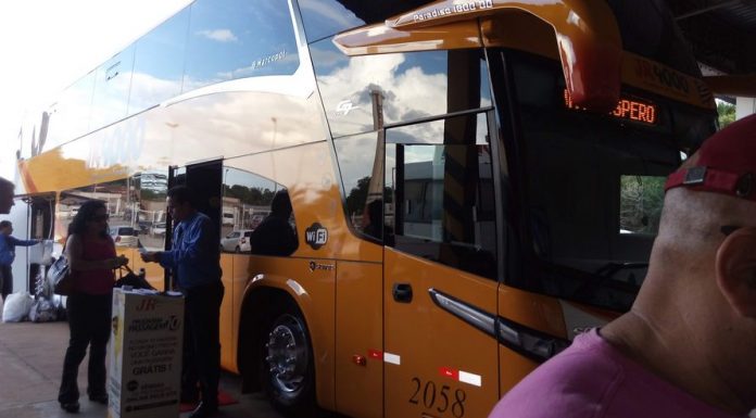 Proprietário de transportadora se emociona com primeira viagem de DD que leva passageiros a Teresina/PI