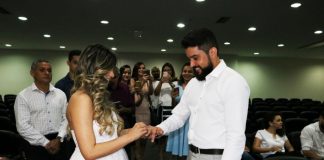 Centenas de casais oficializam a união civil durante o Mês das Noivas