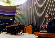 Congresso promulga lei que permite a militares estaduais acumularem cargo na saúde e educação