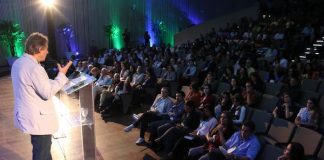 Oceanos são o verdadeiro pulmão do mundo, diz pesquisador
