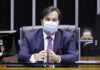 “Brincar com a morte é perverso”, diz Maia sobre alteração de estatísticas da Covid-19