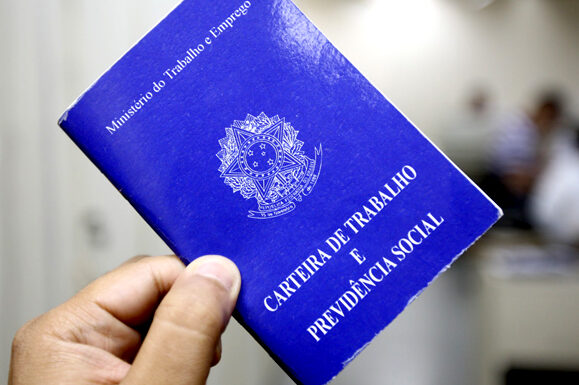 Projetos prolongam duração do seguro-desemprego durante a pandemia