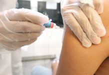 Pesquisa Covid-19: 63% dos Municípios vacinam adolescentes sem comorbidades e 60% já aplicam dose de reforço