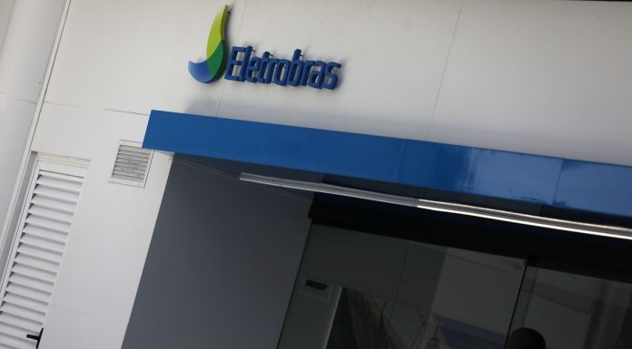 Privatização da Eletrobras é mantida para primeiro semestre de 2022