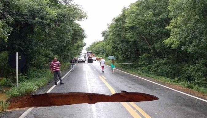 Presidente Jair Bolsonaro acaba de assinar MP de 200 milhões para reconstrução de estradas destuídas pelas chuvas