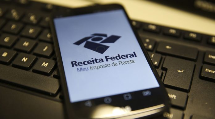 Receita paga hoje lote residual de restituições do IRPF 2021