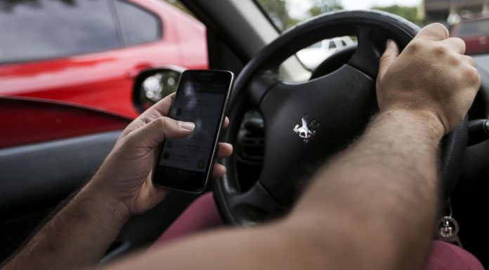 Maio Amarelo: associação alerta para riscos do celular ao volante