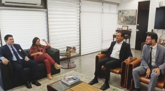 Senador Weverton entrega ambulância em Balsas