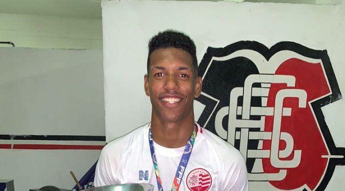 Balsense Kauan Almeida, do Náutico Sub-20, é observado pela Seleção Brasileira Sub-17