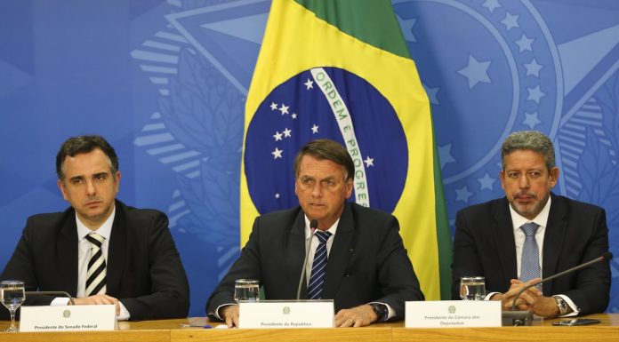 Combustível: presidente propõe ressarcir estados em troca de ICMS zero