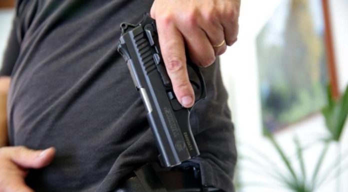 Porte de armas nos locais de votação é proibido pelo TSE