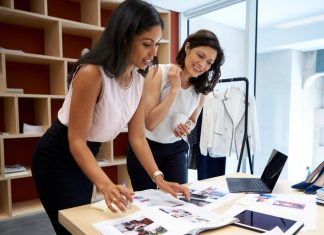 Empresas de estudantes brasileiros participam de encontro de negócios internacional