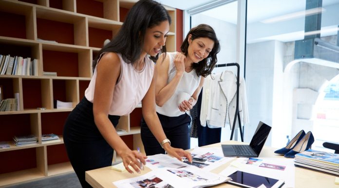 Empresas de estudantes brasileiros participam de encontro de negócios internacional
