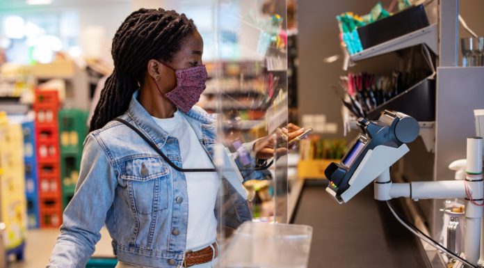 Estudo IBM: consumidores brasileiros vão gastar mais com compras e com viagens neste final de ano