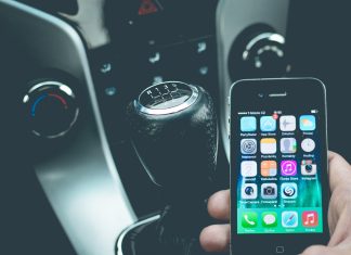 Brasileiros intensificam uso de celular ao volante e novo projeto de lei quer aumentar o valor da multa