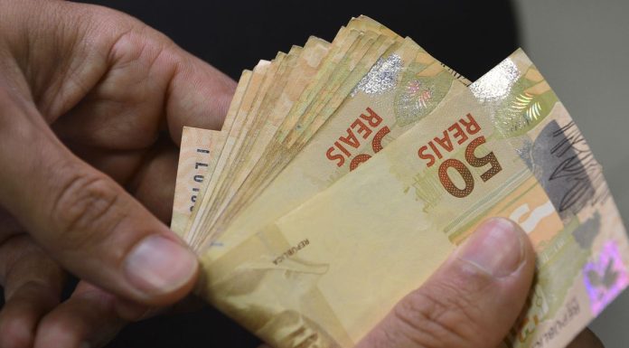 Salário mínimo sobe para R$ 1.302 em 1º de janeiro