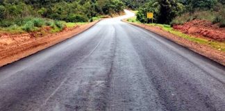 Serra do Penitente, governo melhora estrada de escoamento agrícola no sul do estado