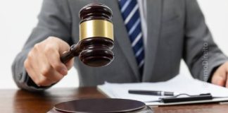 Posição igualitária de advogados e juízes em audiências e julgamentos se torna lei