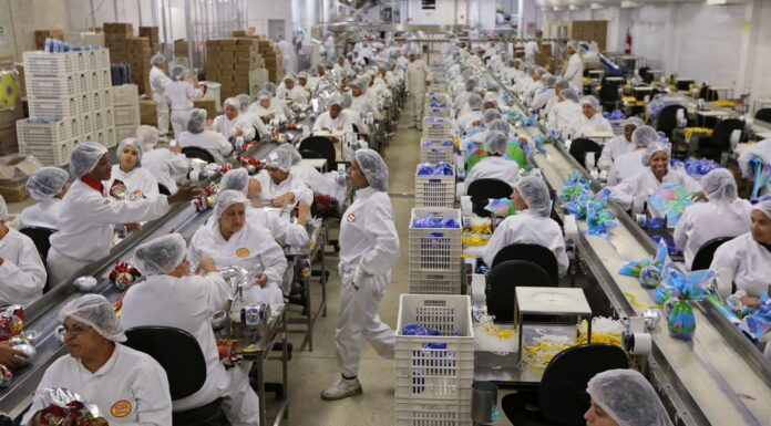 Preços na indústria caem 1,29% em dezembro