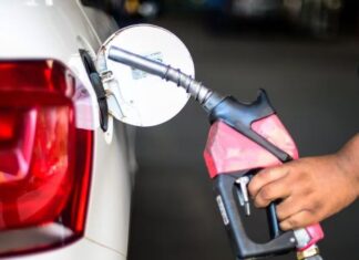 Petrobras reduz preço da gasolina para compensar alta de impostos