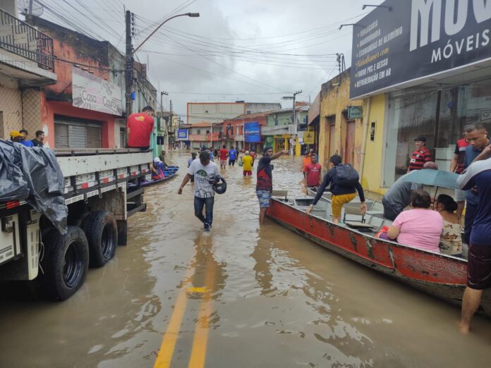 Segundo o Instituto Nacional de Meteorologia (Inmet) o estado está em alerta laranja (perigo)