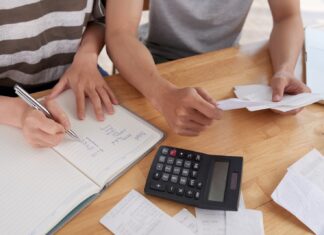 SPC e CNDL apontam que inadimplência no Brasil cresceu e média das dívidas é de R$ 3.895