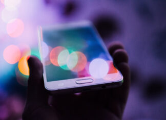 50% dos brasileiros mantêm o mesmo celular desde 2020/2021, revela pesquisa